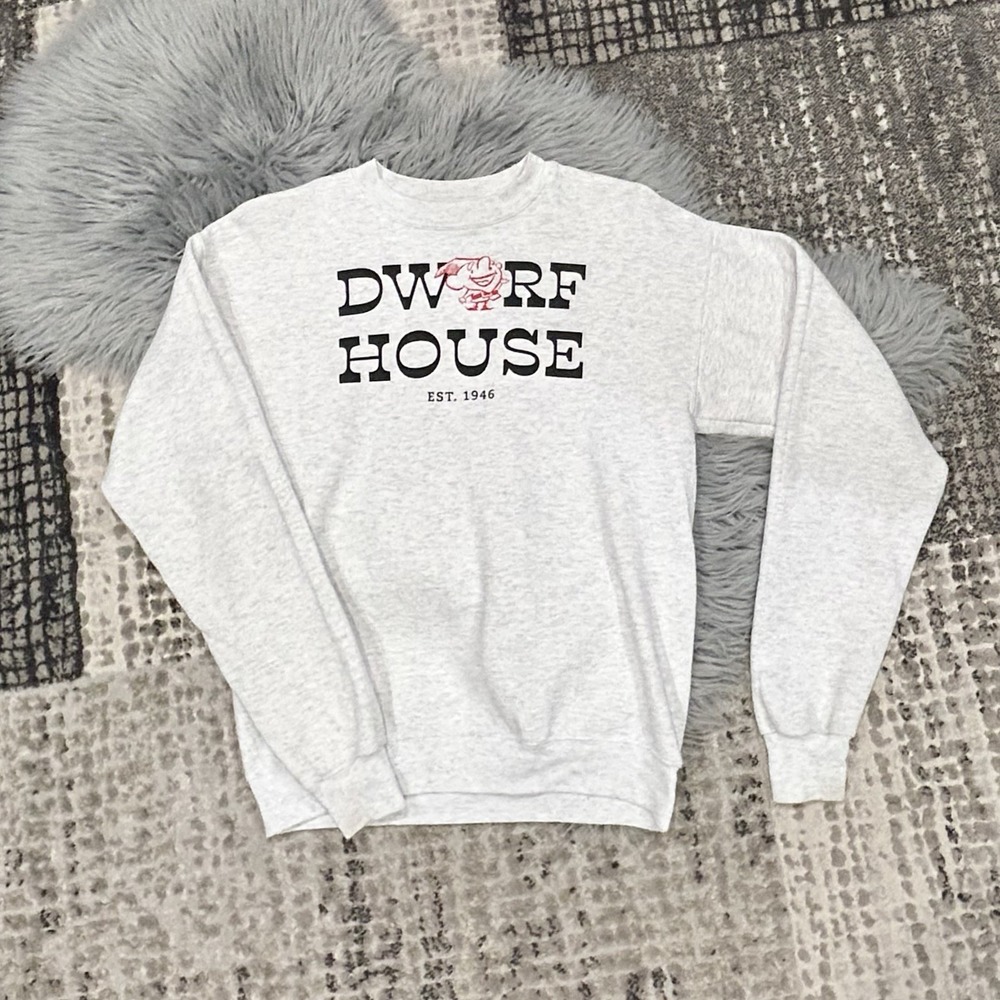 Chick-Fil-A The Dwarf House Graphic Sweatshirt Hanes Crewneck Sweatshirt‎ Size S